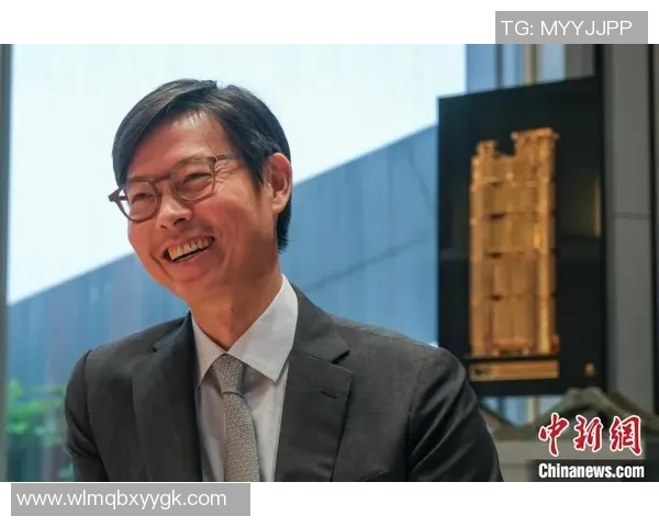 杨伟专访：从青涩少年到足球巨星的成长与回顾