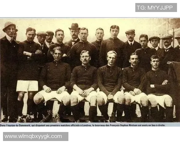 玻尔足球生涯回顾与成就分析探索他的传奇之路与影响力