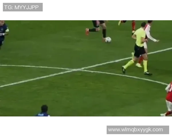 老王在绿茵场上的足球梦想与激情碰撞的精彩瞬间